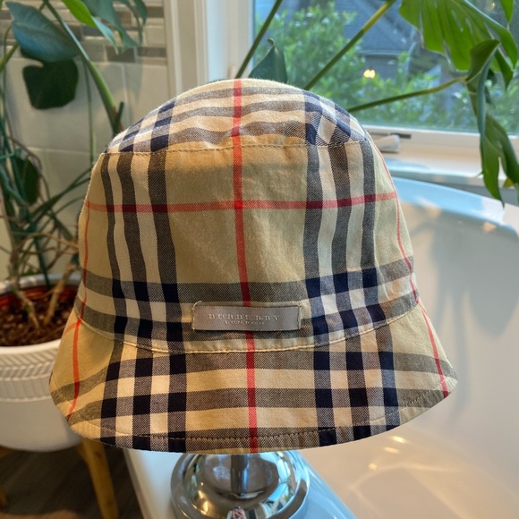 Vintage Burberry Bucket Hat - 💯 Authentic! - Picture 1 of 7